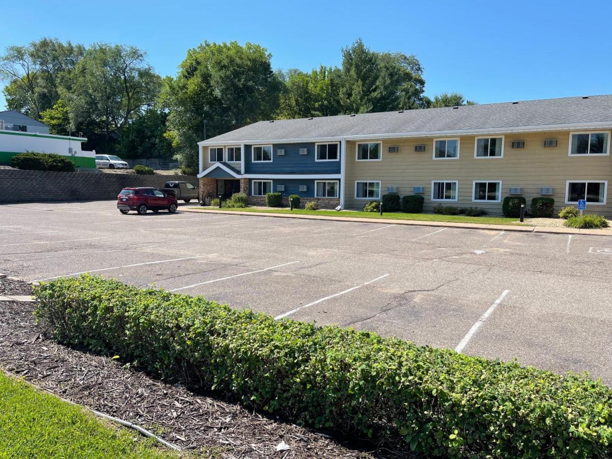 Nichols Inn & Suites Hastings Exteriör bild
