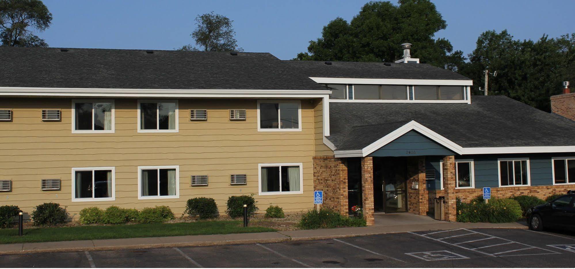 Nichols Inn & Suites Hastings Exteriör bild